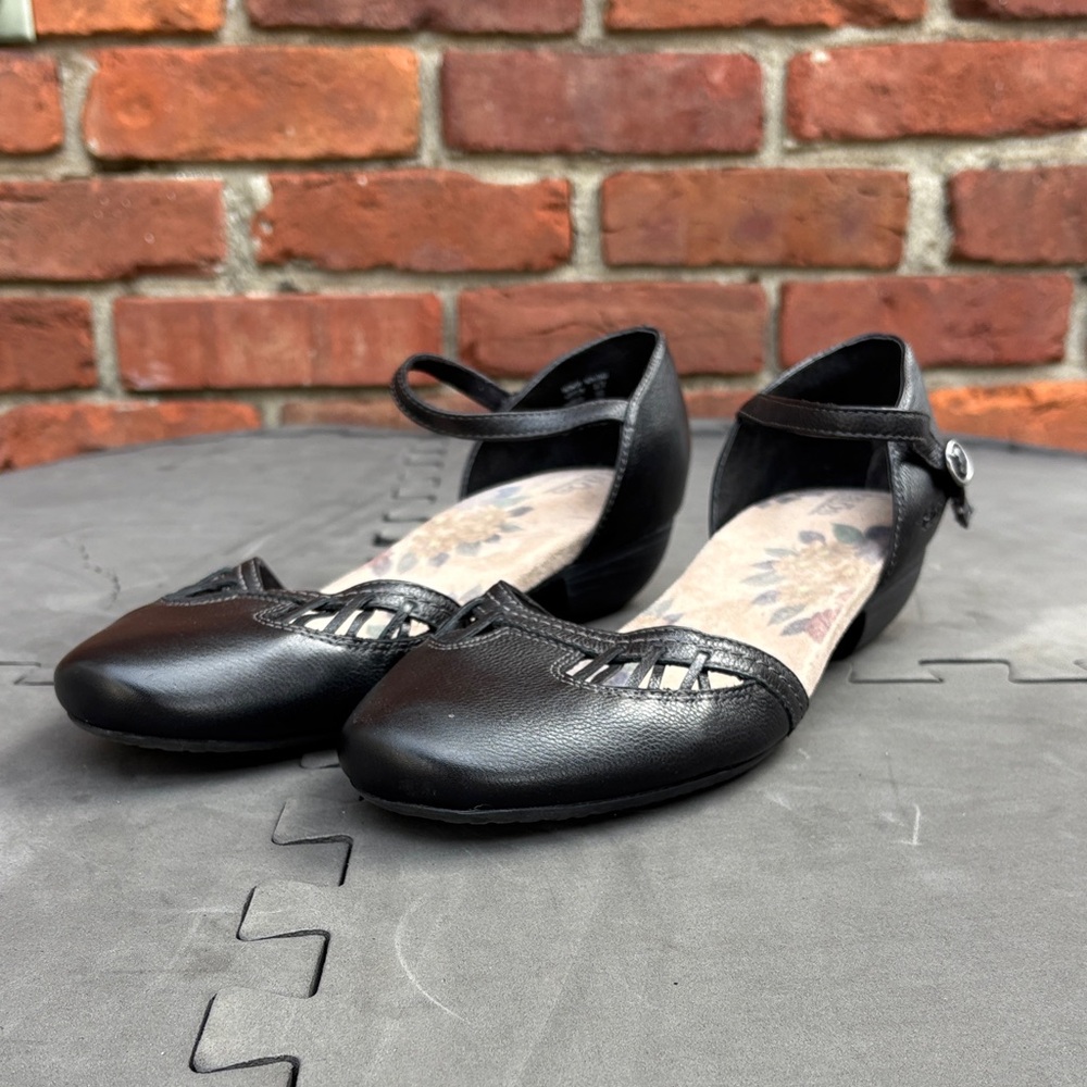 Taos Footwear Black Leather Mary Jane Flats